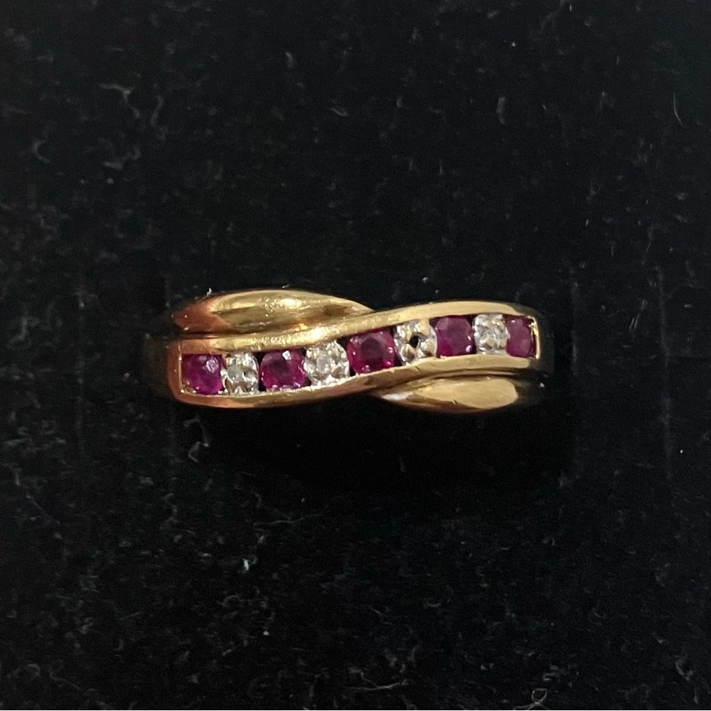 9K Gold Ruby Diamond Band Ring 6.75